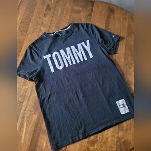 Tommy Hilfiger Black 'TOMMY' Logo Tee